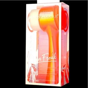 Almost Famous Clean Freak 2-in-1 Exfoliator Brush